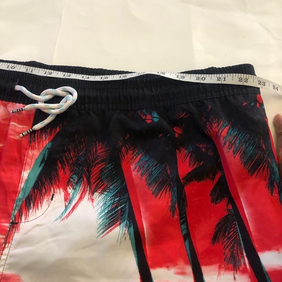 Original Use Men's 7" Elastic Waist Red and Black Tropical Swim Shorts Size XXL - Picture 9 of 13